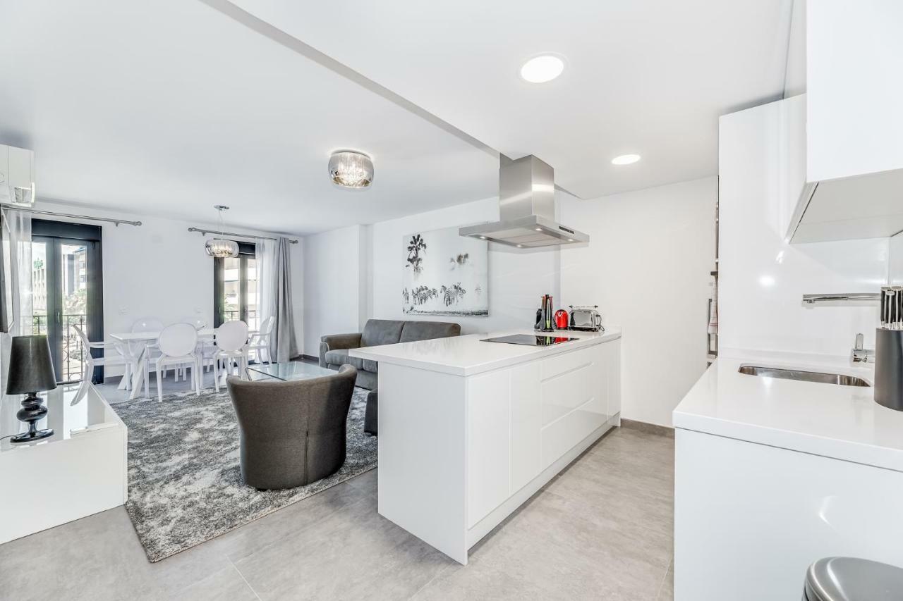 By Riva - Luxurious, Exclusive 2 Bedroom Apt Inside Puerto Banus 마르베야 외부 사진